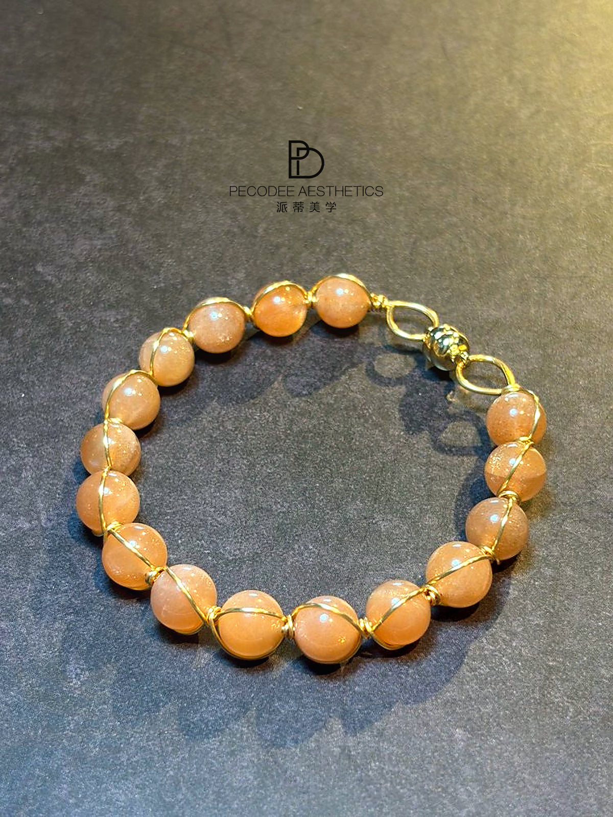 Amber beaded bracelet with gold-tone clasp and round bead links